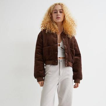 Imagen secundaria 1 - Gabardinas, sobrecamisas, trajes, pantalones: las prendas de pana que tienes que fichar para estas rebajas