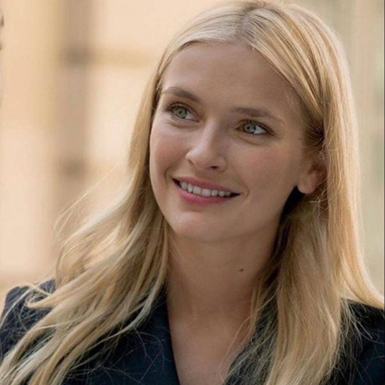 Pincha en la imagen para ver Estos son los clásicos productos de maquillaje que no pueden faltar en el neceser de las mujeres francesas de más de 50