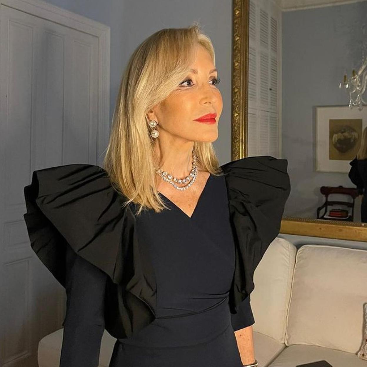 Pincha en la imagen para ver los vestidos negros de Zara de edición limitada con los que ser la invitada perfecta será fácil y barato.