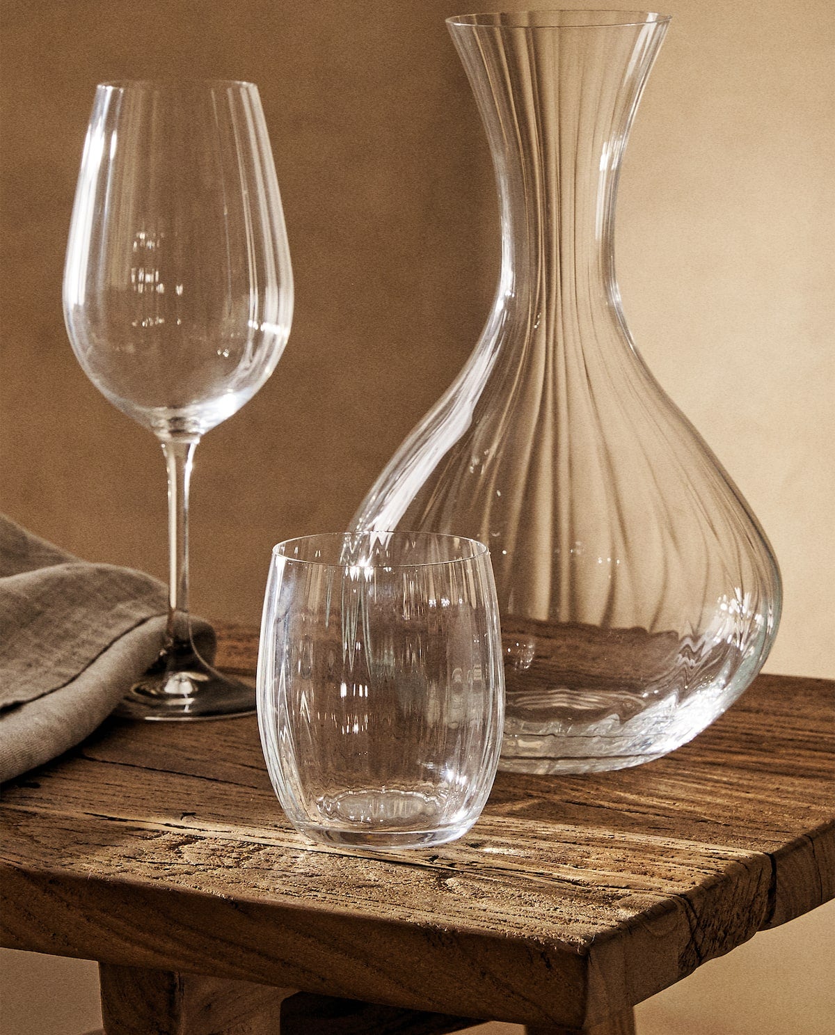 Y sin levantarnos de la mesa, no podemos resistirnos a la colección de cristal de Bohemia que ha llegado esta temporada a Zara Home, con piezas entre 4.99 y 17.99 euros.