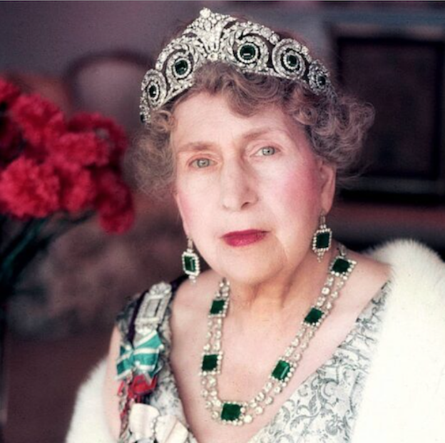 La Reina Victoria Eugenia, con algunas de sus joyas más espectaculares.