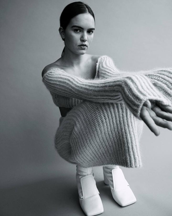 Top y falda de angora rosa, ambos de Fendi; y botas de MM6 Maison Margiela.