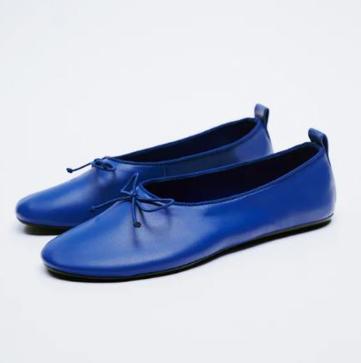 Imagen secundaria 1 - Del abrigo de Mango a las bailarinas de Zara: 3 looks de Katie Holmes que son pura inspiración y perfectos para rejuvenecer e ir estilosa a los 40