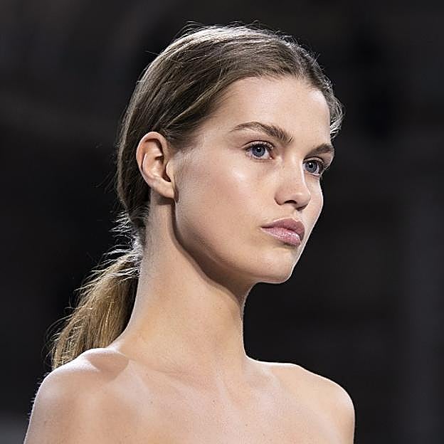 El sérum multiusos por menos de 10 euros con cafeína que querrás tener porque vale tanto para las ojeras como para la celulitis