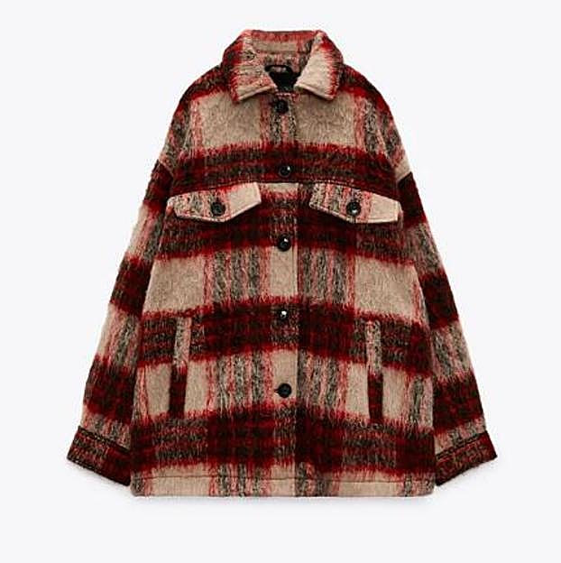 Imagen principal - Del abrigo de Mango a las bailarinas de Zara: 3 looks de Katie Holmes que son pura inspiración y perfectos para rejuvenecer e ir estilosa a los 40