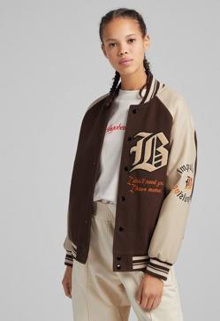 Imagen secundaria 2 - Esta temporada necesitas una chaqueta varsity que resuelve y rejuvenece todos tus looks, según influencer y famosas