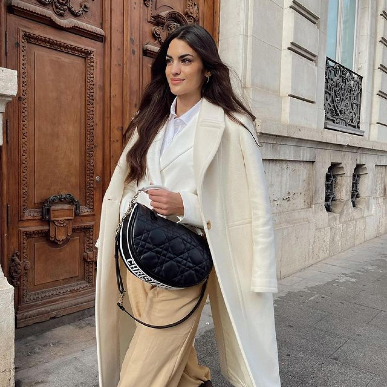 Pincha en la imagen para ver los bolsos negros que hemos fichado para las rebajas y vas a combinar con todo.