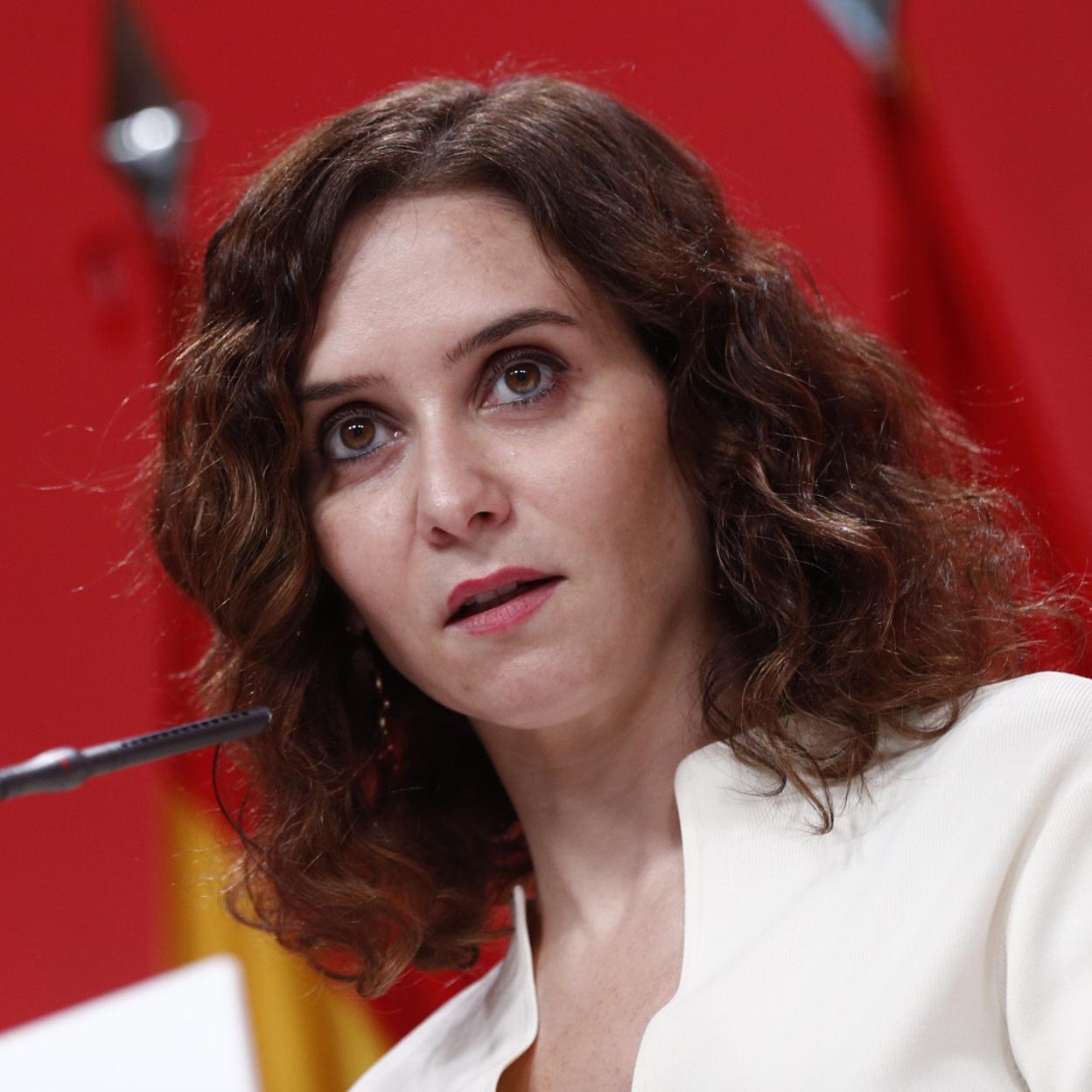 Pincha en la imagen para ver las blazers que hemos fichado para las rebajas y van a elevar cualquier estilismo con pantalones y faldas.