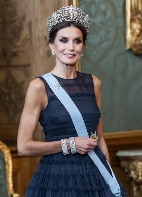 Imagen - La Reina, con algunas de las joyas más valiosas de la corona en la cena de gala en Suecia. Foto: GTRES.