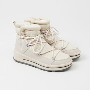 Imagen secundaria 1 - De Lefties a Oysho: el truco de Olivia Palermo para ir con estilo en invierno son estos botines tan calentitos y aptos para futuras Filomenas