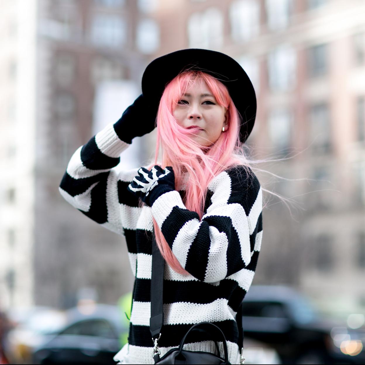 Pincha en la imagen para descubrir los vestidos, jerséis, camisas y faldas en azul marino que van a convertir este tono en tu nuevo color favorito