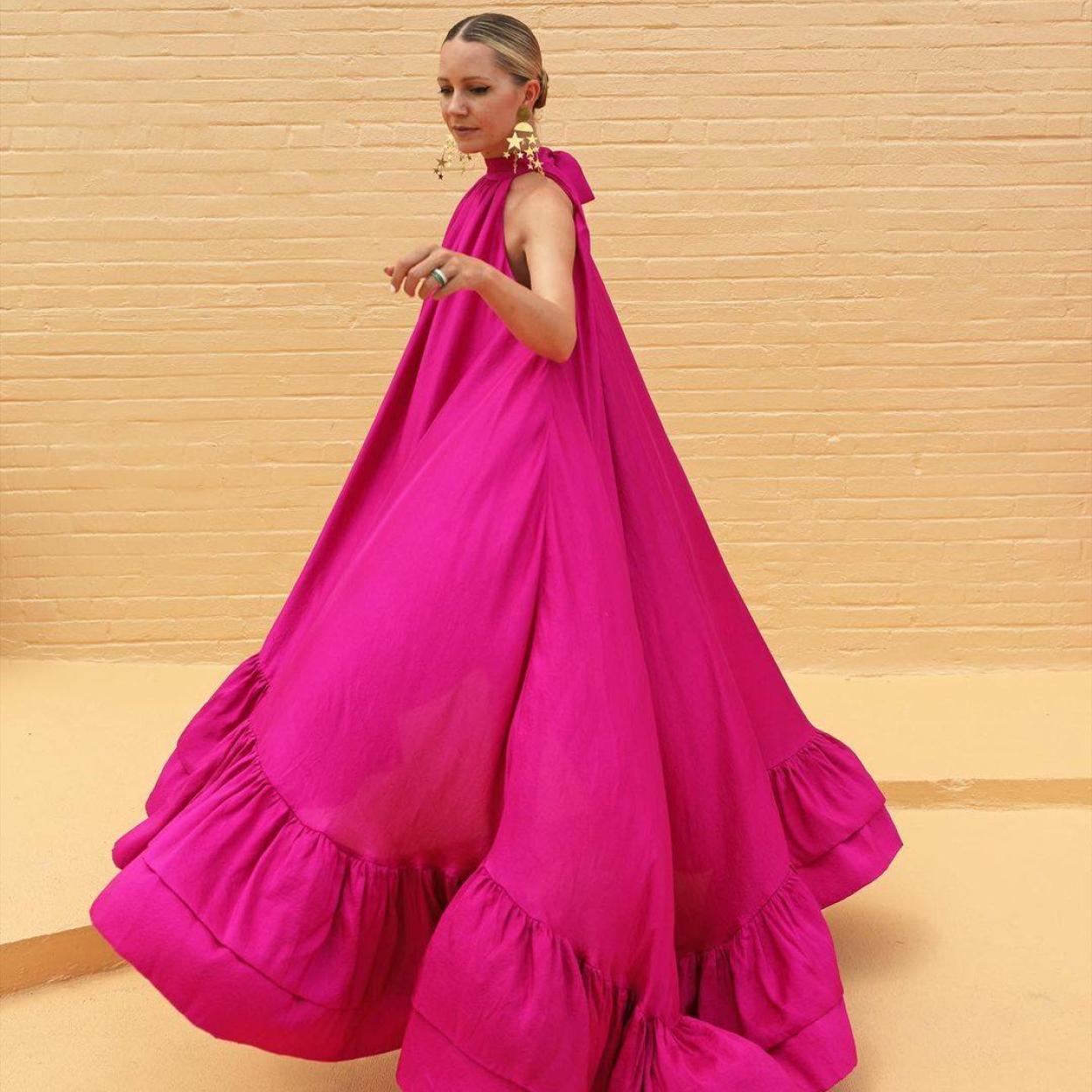 Pincha en la imagen para ver ¡Alerta chollo! Los vestidos camiseros más bonitos de la temporada están en las rebajas de Stradivarius y no te vas a cansar de ponértelos