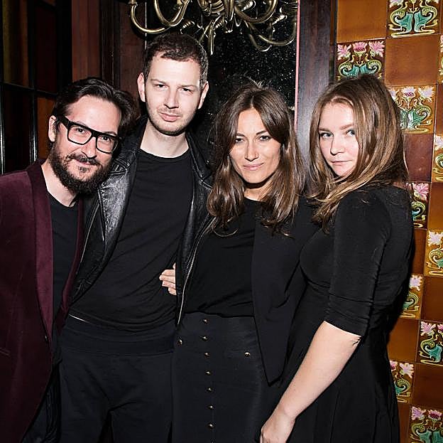 En 2014, en una fiesta en Nueva York, Anna con el arquitecto Guido Cacciatori, el estilista Gro Curtis y la diseñadora Giorgia Tordini.