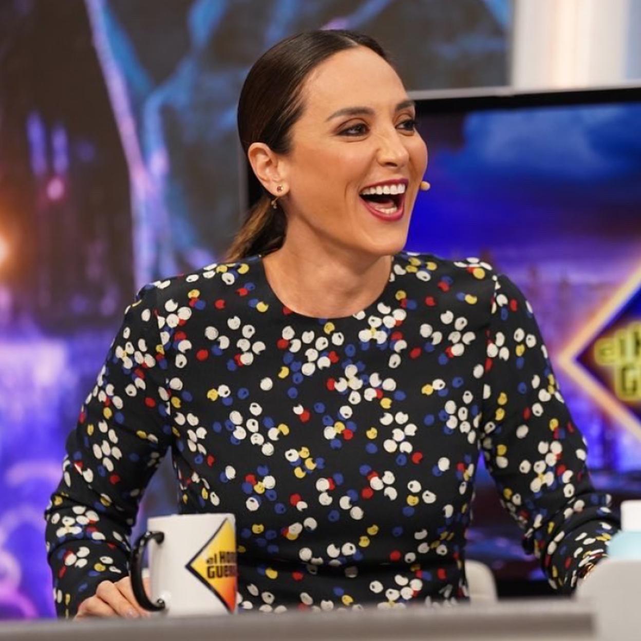 Pincha en la imagen para ver los vestidos camiseros más bonitos de la temporada que están en las rebajas de Stradivarius y no te vas a cansar de ponértelos.