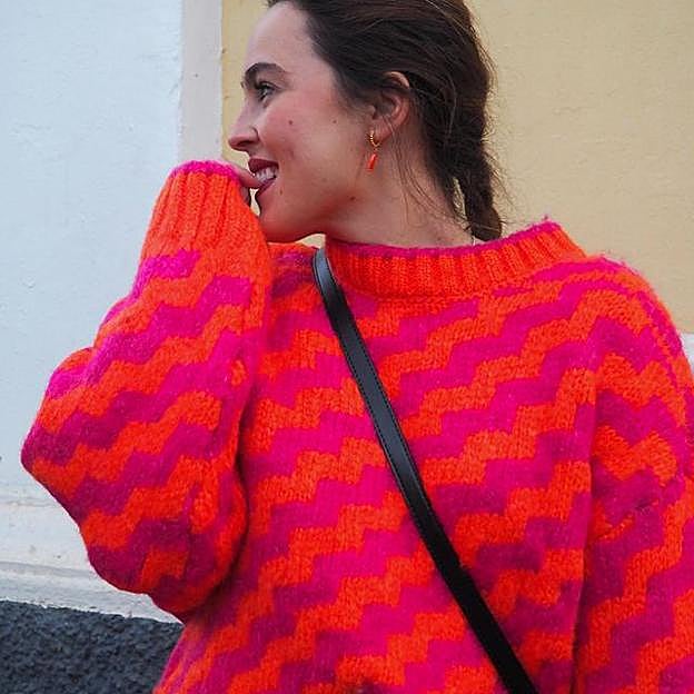 Imagen principal - El jersey de Mango de nueva colección que arrasa entre las influencers y que te va a hacer olvidar las rebajas