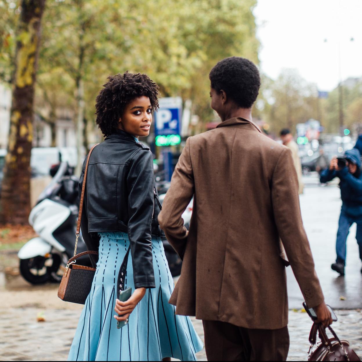 Pincha en la imagen para descubrir las prendas de punto que necesitas para sumarte al color tendencia del momento, el azul