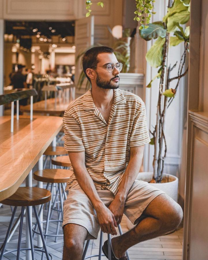 Rubén Ramos se encuentra detrás de la cuenta The Awaking of Style. En su cuenta, que tiene más de 1,6 millones de seguidores, además de mostrar reacciones a los cambios de look de los usuarios de la red social, encontrarás los cambios que realiza a sus clientes tanto a nivel capilar – es un experto en coloración y corte – como de maquillajes. 