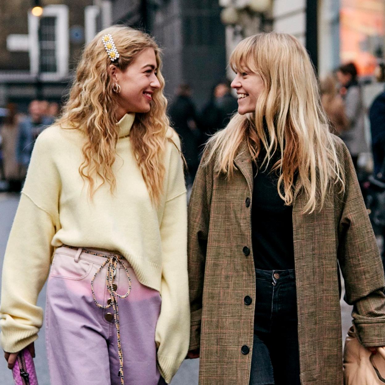 Pincha en la imagen para ver Los 12 mejores champús violetas de 2021 para evitar que los rubios se vuelvan naranjas