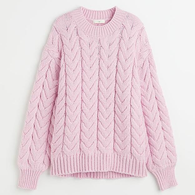 Imagen principal - Rosa y verde, la fórmula favorita de la temporada que rejuvenece a los 50 y que puedes conseguir en Zara y H&amp;M