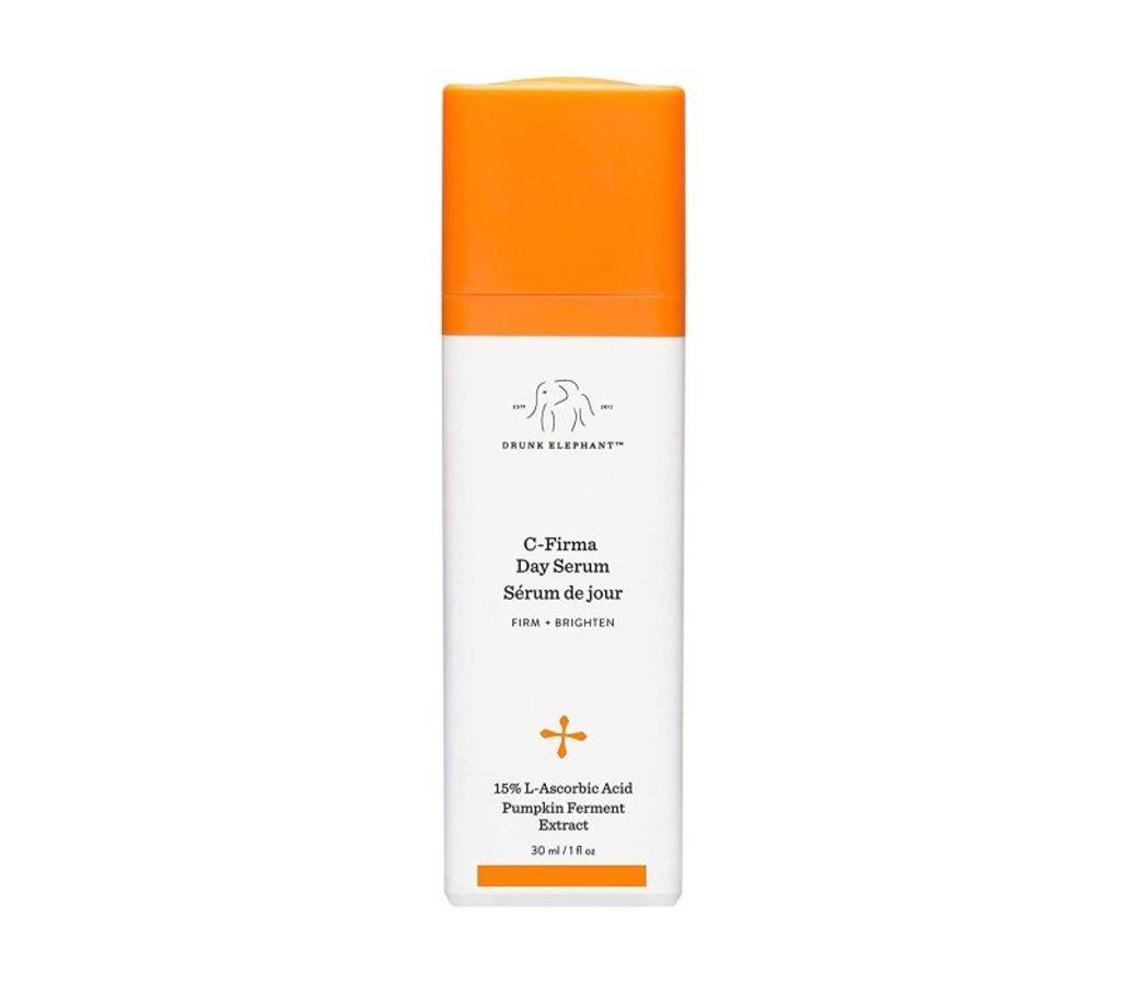 Drunk Elephant C-Firma Vitamin C Day Serum es un potente suero de día con vitamina C repleto de antioxidantes, nutrientes y enzimas de frutas para reafirmar, iluminar y mejorar visiblemente los signos del fotoenvejecimiento. Además, está repleto de un poderoso complejo antioxidante de ácidos l-ascórbico y ferúlico para revelar un cutis de apariencia más uniforme y ayuda a disolver enzimáticamente las células muertas de la piel mientras hidrata intensamente (75 euros).