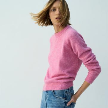 Imagen secundaria 1 - 1. Chaqueta en color azul empolvado con botones joya de Zara (29,99 euros). 2. Jersey con cuello redondo confeccionado en lana de color rosa de Zara (29,99 euros). Jersey blanco con rayas marineras de la nueva colección de Zara (29,99 euros) 