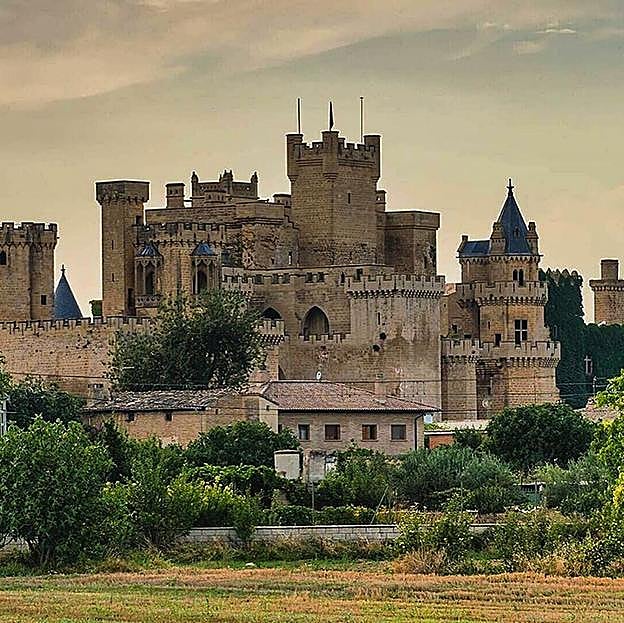 Olite, el precioso pueblo medieval con el castillo más bonito del mundo está en Navarra (y puedes visitarlo este fin de semana)