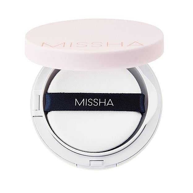 Base de maquillaje en formato cushion Magic Cushion Cover Lasting.