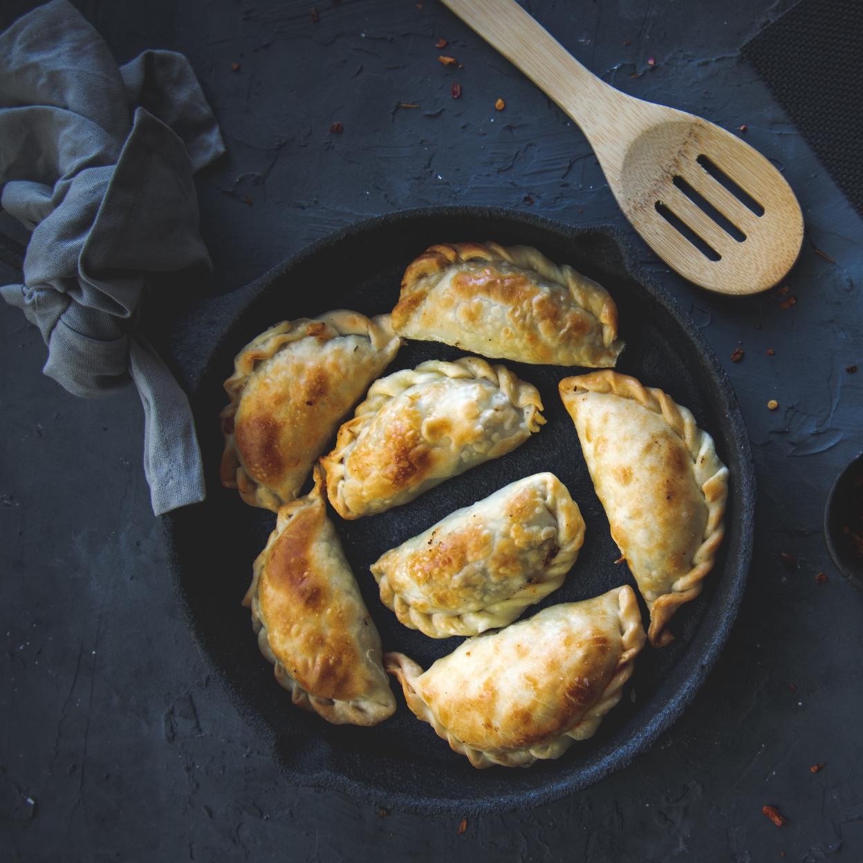 Empanadas argentinas: la nueva fiebre gastronómica que arrasa en toda España (y te va a solucionar más de una comida)