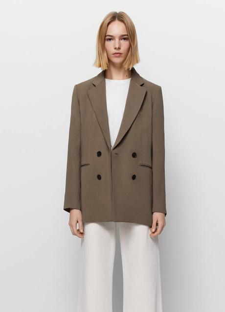 Imagen - La chaqueta de color visón queda de maravilla con unos pantalones blancos