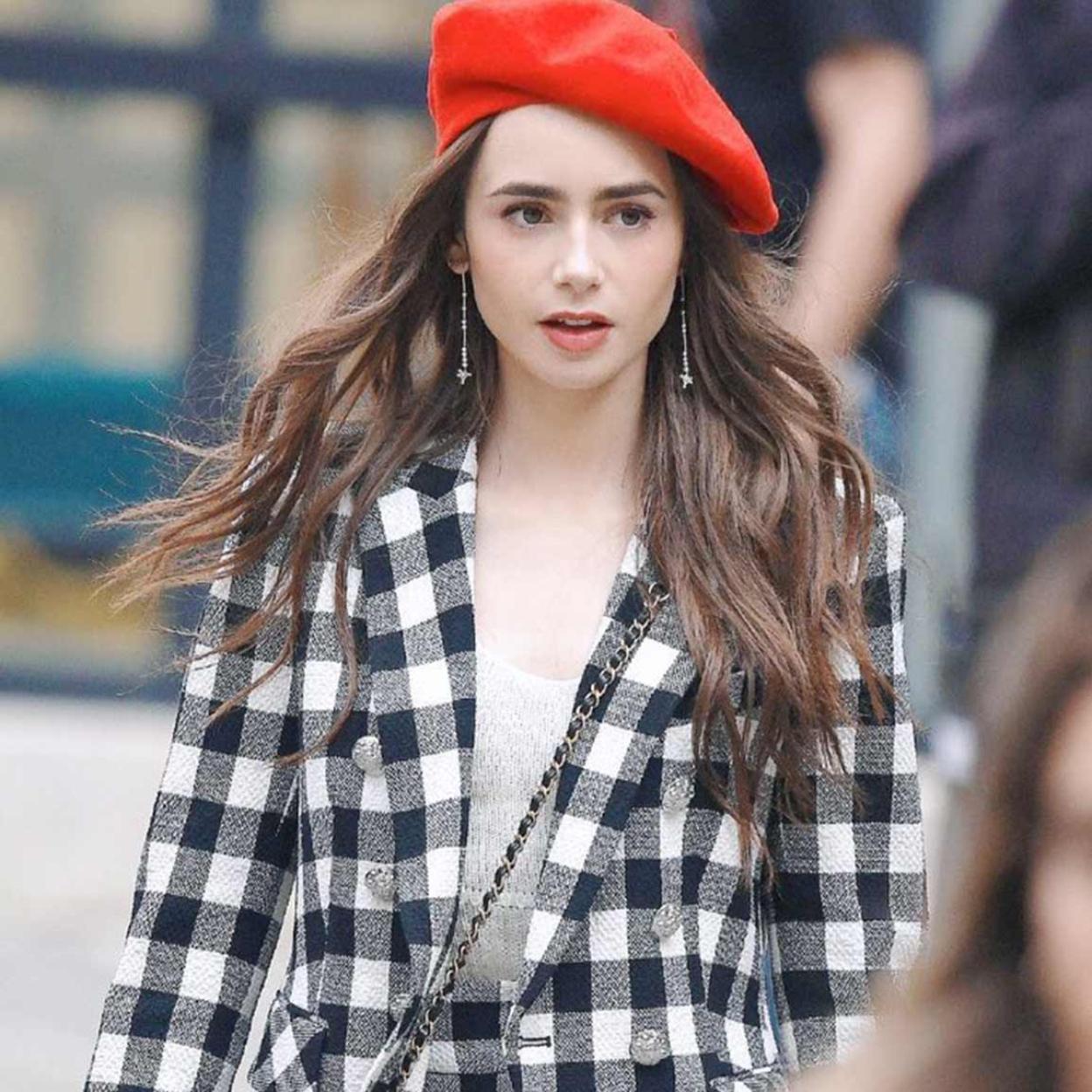 Pincha en la imagen para ver las blazers que hemos fichado para las rebajas y van a elevar cualquier estilismo con pantalones y faldas.