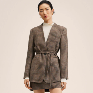 Imagen secundaria 1 - Copiamos la chaqueta con cinturón de la Reina Letizia que hace tipazo en Massimo Dutti, Mango y H&M.