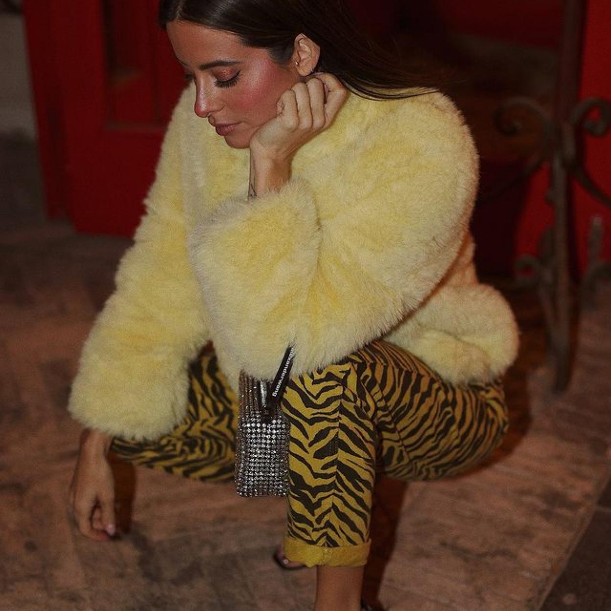 Pincha en la imagen para ver los pantalones estampados de Mango que sientan de maravilla.