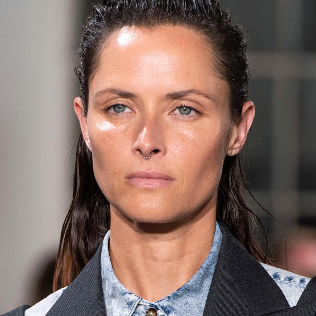 Pincha en la imagen para descubrir los mejores cosméticos con ácido mandélico, uno de los activos más potentes y completos para acabar con las manchas, las arrugas y los poros abiertos.