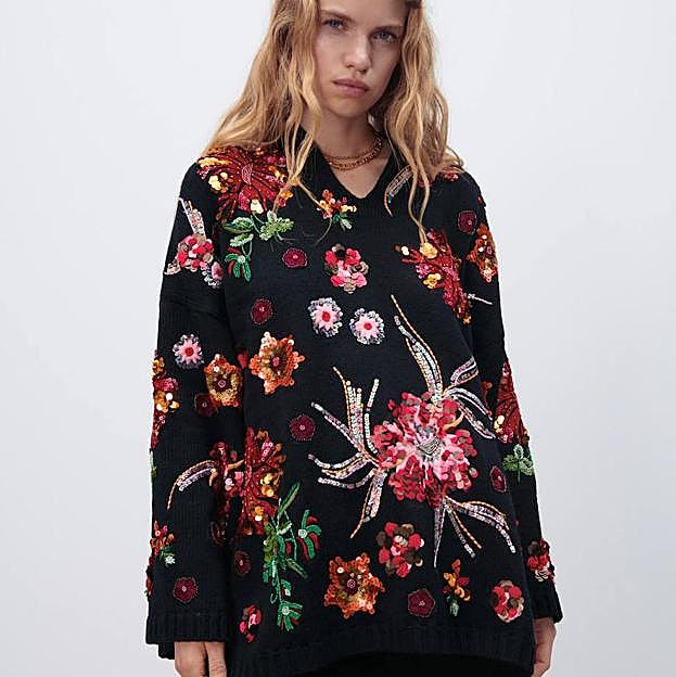 Imagen principal - Estos son los espectaculares y elegantes jerséis de Zara con los que tu look de día o noche será de 10: solo necesitas combinarlos con un pantalón negro