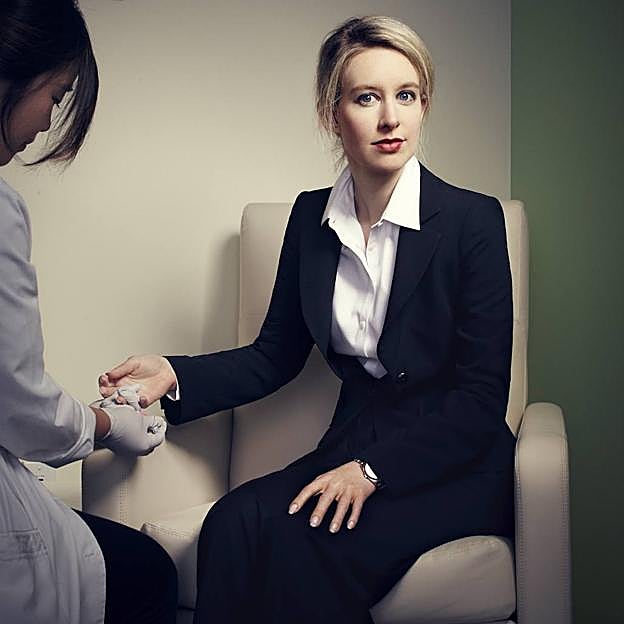 Elisabeth Holmes, la gurú de Silicon Valley que estafó mil millones de dólares (y se enfrenta a 20 años de prisión)