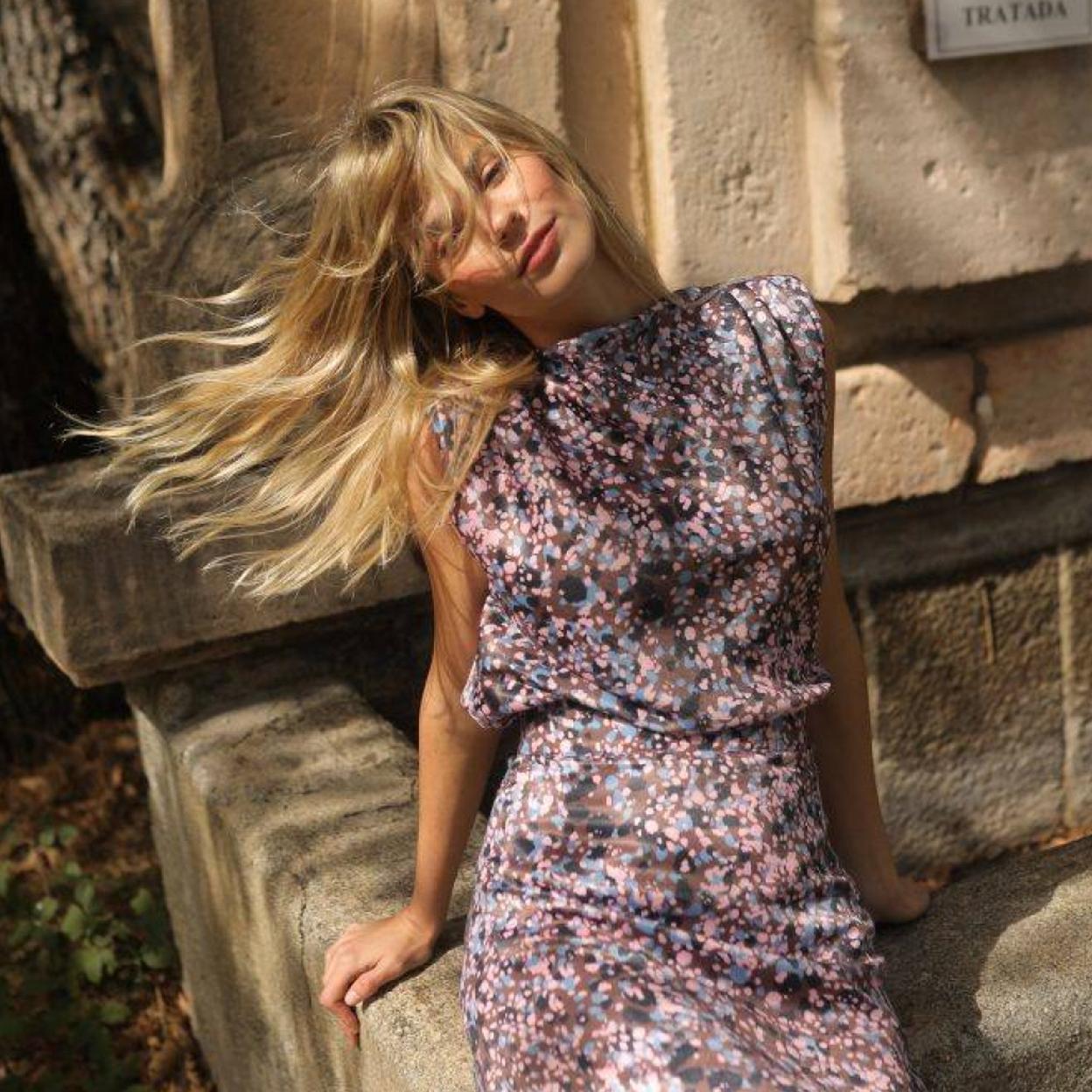 Pincha en la foto para ver las faldas midi que puedes comprar por menos de 20 euros y te puedes poner hasta que llegue el verano