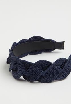 Imagen secundaria 2 - Amaia Salamanca se quita años de encima gracias un peinado rejuvencedor con un truco fácil y baratísimo