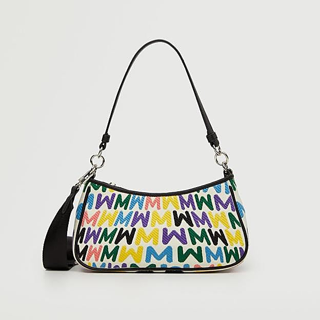 Imagen principal - 1. Mini bolso con logos de colores de Mango (29,99 euros). 2. Bolso con cuentas de colores en azul y blanco de Mango (39,99 euros). 3. Bolso estilo shopping bag en color rosa empolvado de Stradivarius (3,99 euros). 