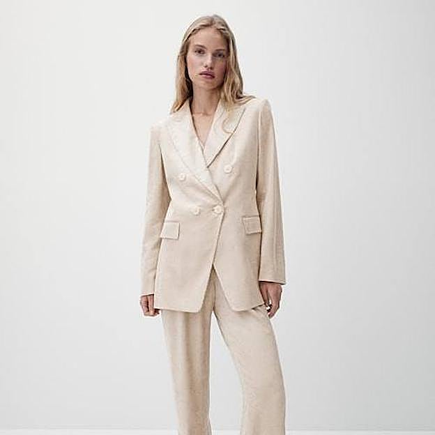 Imagen principal - Las piezas del traje de pana están rebajadas a 49,95 €, 89,95 € y 39,95 €