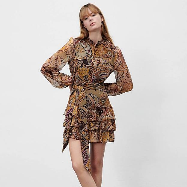 Imagen principal - En abrigo o vestido: estas son las prendas de estilo bohemio que confirman que el estampado &#039;paisley&#039; es el más elegante