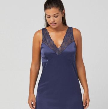 Imagen secundaria 1 - El truco definitivo para usar un camisón en look casual y muy favorecedor para el día y la primavera