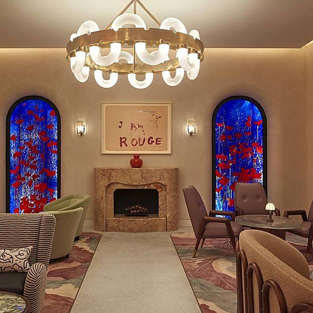 The Red Room vendrás por los cócteles, pero te quedarás por su artística atmósfera..