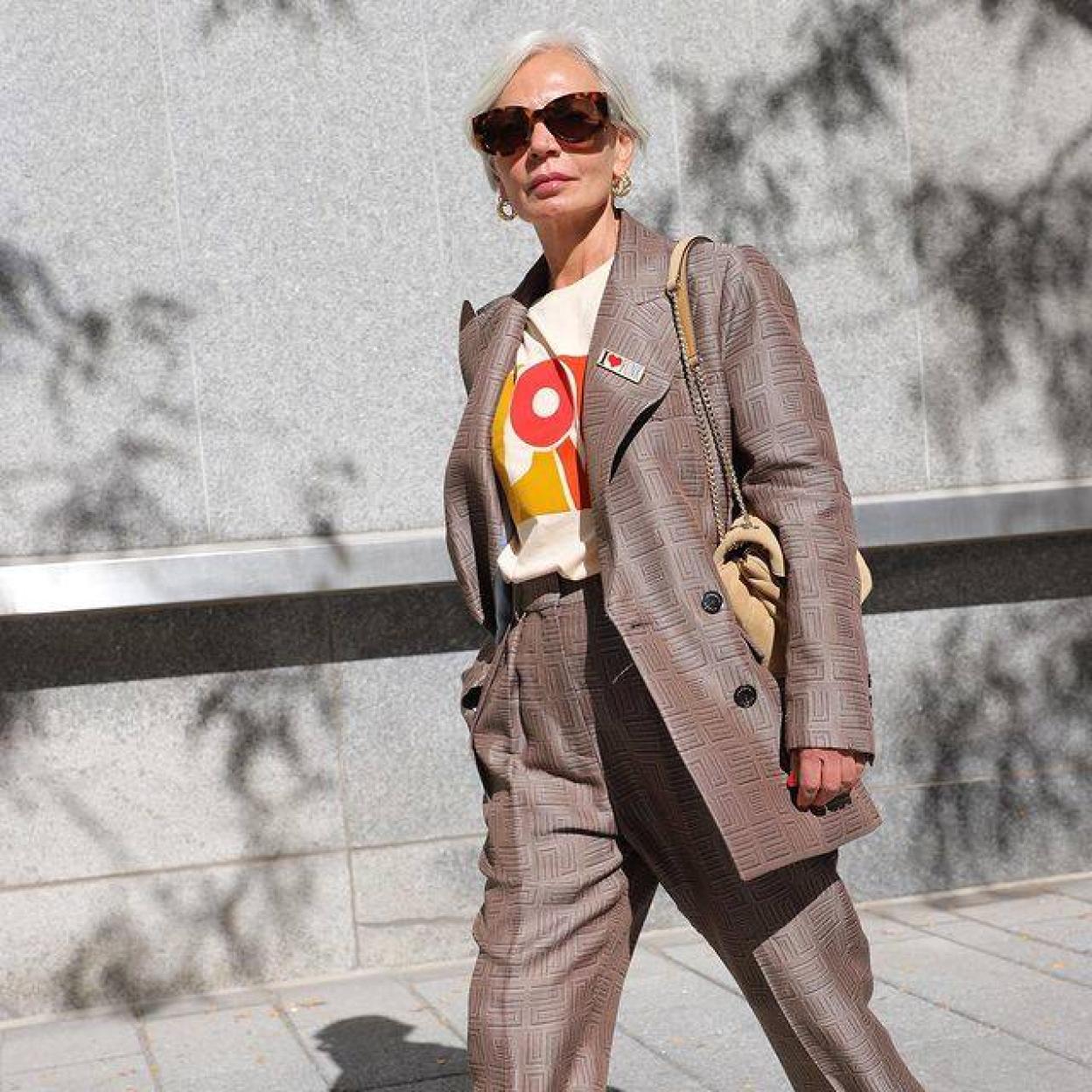 Pincha en la imagen para ver Las camisas, blusas y tops perfectas para tus looks con pantalones están en Sfera (y te van a enamorar)