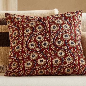 Imagen secundaria 1 - Los cojines de Zara Home, con diferentes texturas, colores y estampados, están disponibles desde 7.99 euros.