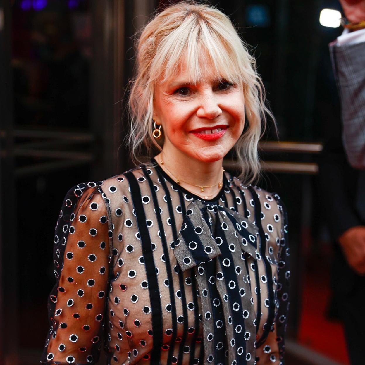 Pincha en la imagen para ver los looks de invierno con los pantalones estampados de Mango que sientan de maravilla.