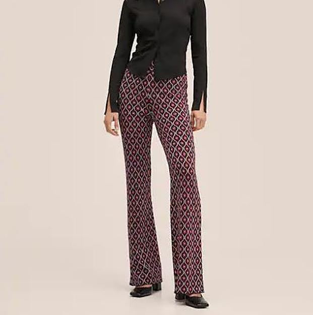 Imagen principal - Pantalones estampados, el truco rejuvenecedor y fácil de copiar de Eugenia Martínez de Irujo para conseguir un look de diez