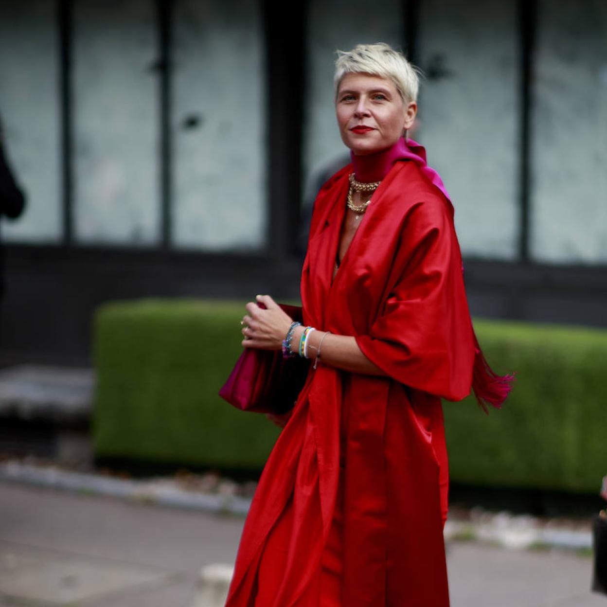 Pincha en la foto para ver los vestidos negros de Zara de edición limitada con los que ser la invitada perfecta será fácil y barato
