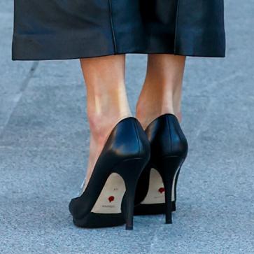 Imagen secundaria 1 - Los zapatos más cómodos de la reina Letizia: con taconazo y plataforma.
