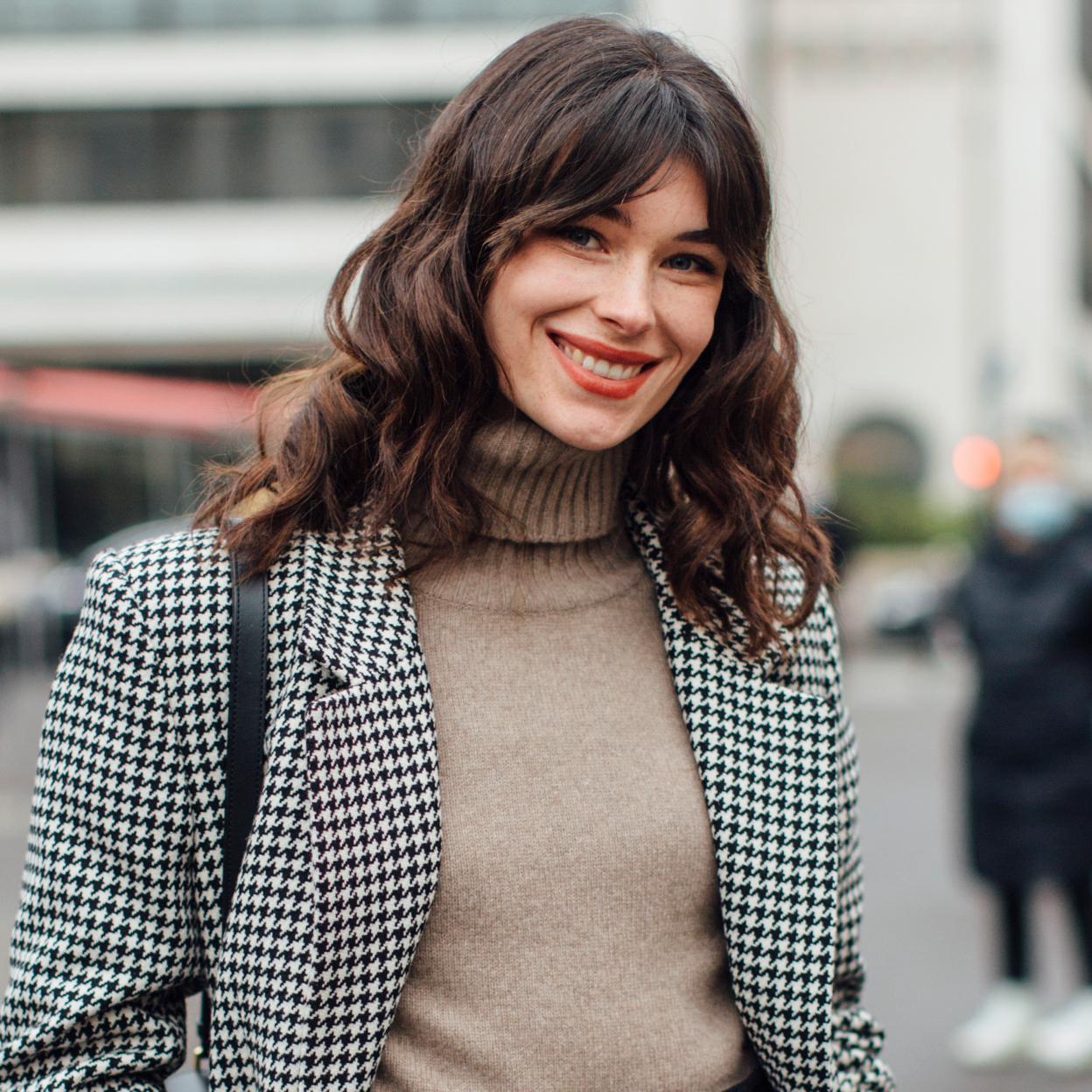 Pincha en la imagen para ver los champús naturales y sin sulfatos para recuperar el brillo de tu melena en tiempo récord.