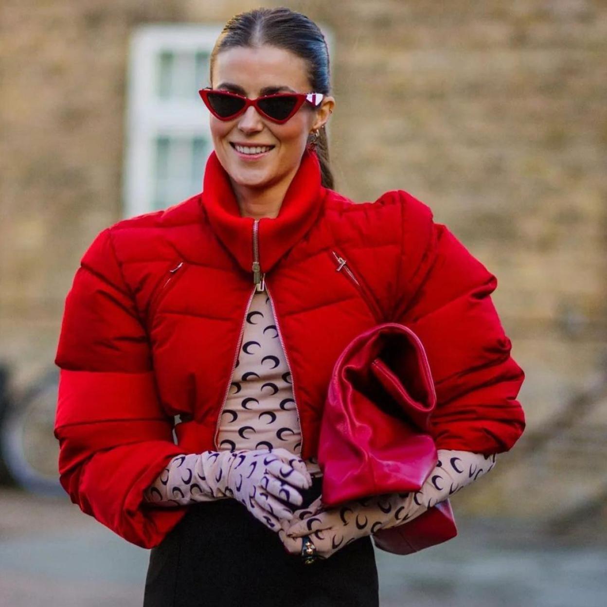 Pincha en la foto para ver los 10 plumíferos más prácticos y bonitos de H&M y otras firmas con los que combatir el frío, la lluvia y el viento.